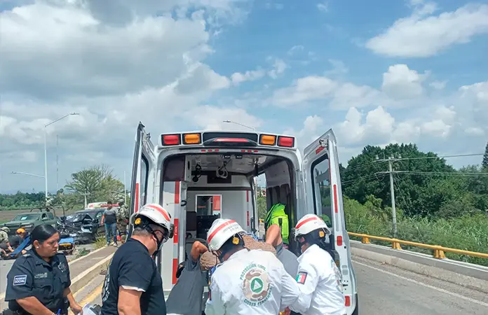 Chocan vehículos, saldo 7 lesionados