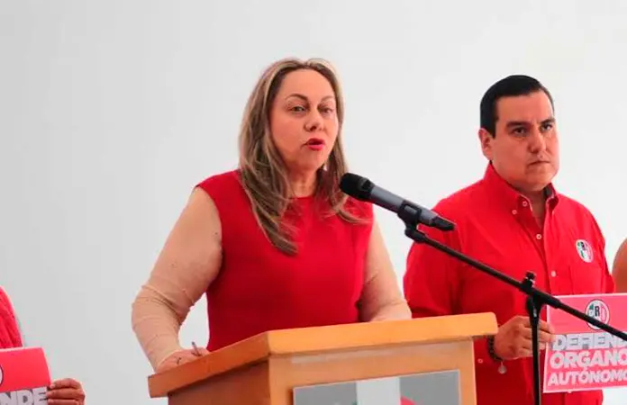 Descarta Rocha salir de Comisión para Periodistas