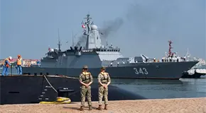 Ejército chino muestra músculo; lanza misil