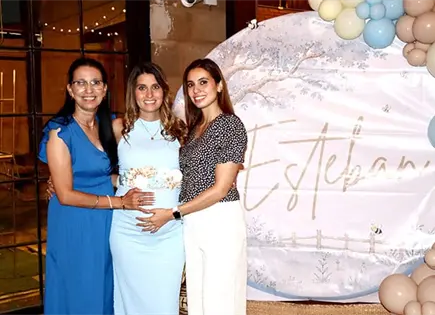 SOF&Iacute;A ESPERA EL NACIMIENTO DE ESTEBAN