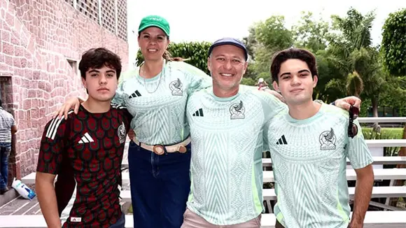 ORGULLOSOS DE LA SELECCIÓN ORGULLOSOS DE LA SELECCIÓN