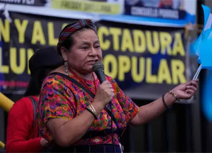 Rigoberta Menchú recibe homenaje en Feria del Libro Guatemala Rigoberta Menchú recibe homenaje en Feria del Libro Guatemala