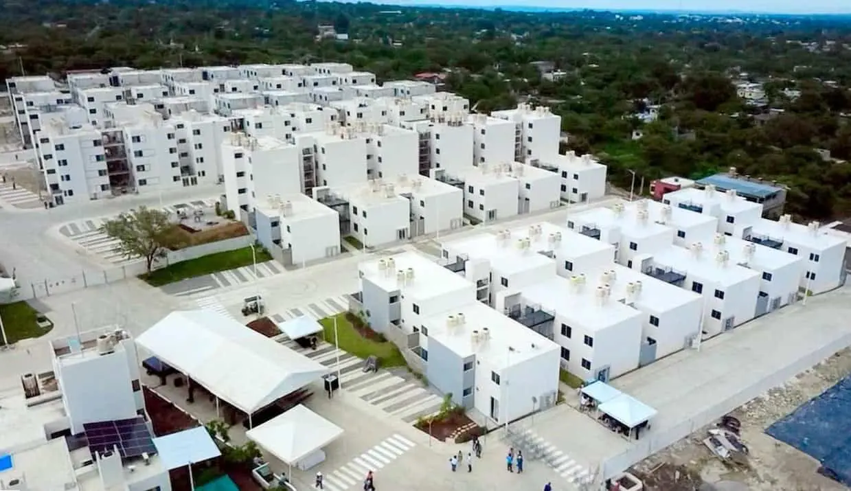 Infonavit entrega primeras Viviendas del Bienestar en Valles