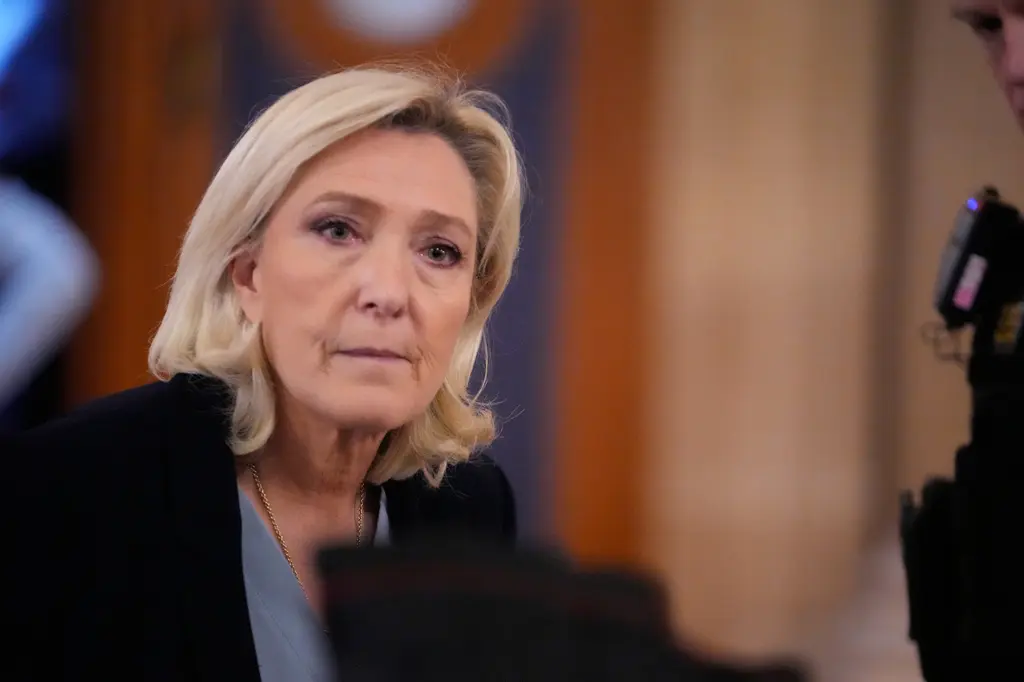 Marine Le Pen anuncia candidatura presidencial pese a fallo judicial