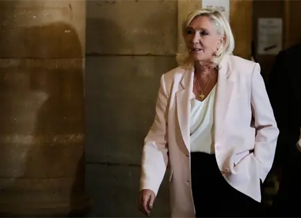 Marine Le Pen recibe condena con monitor electr&oacute;nico en Par&iacute;s