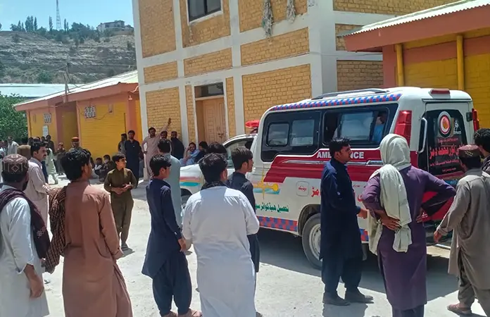 Matan milicianos a 9 policías en Pakistán