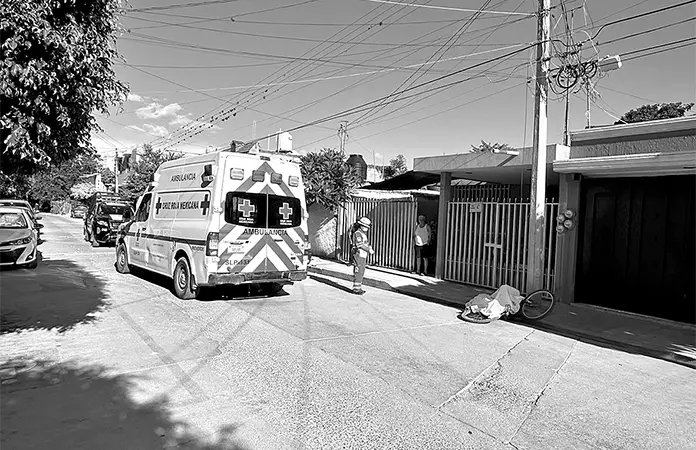 Muere ciclista al caer de su unidad