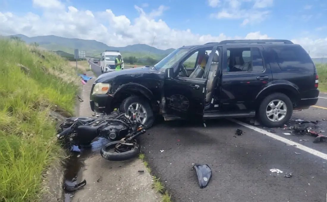 Muere un elemento de la GCE en desigual choque carretero
