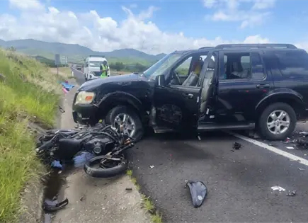 Muere un elemento de la GCE en desigual choque carretero Muere un elemento de la GCE en desigual choque carretero
