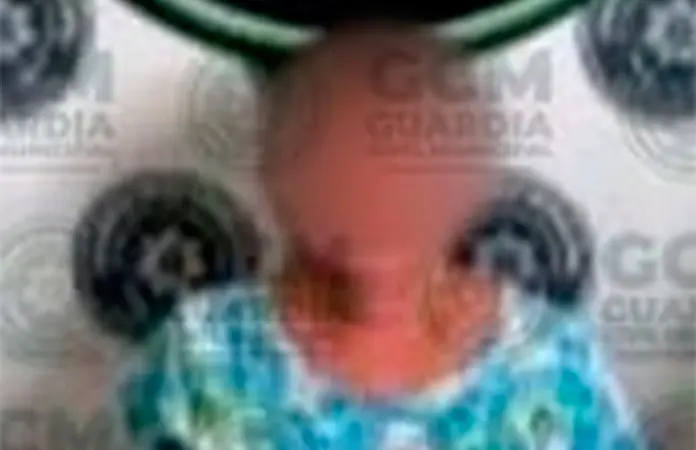 Mujer mayor es sorprendida robando tienda en Soledad