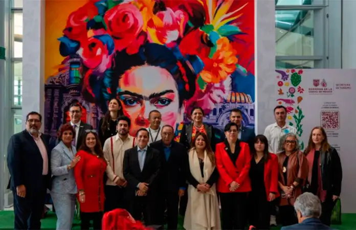 Sectur devela imagen de Frida Kahlo en zona de llegadas del AIFA