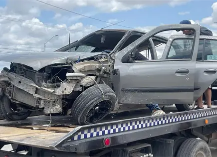 Sin heridos, fuerte choque y volcadura en Periférico (fotos) Sin heridos, fuerte choque y volcadura en Periférico (fotos)