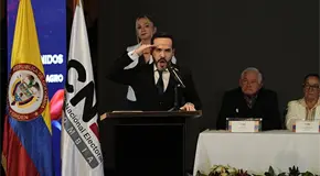Suspende Abelardo de la Espriella transición