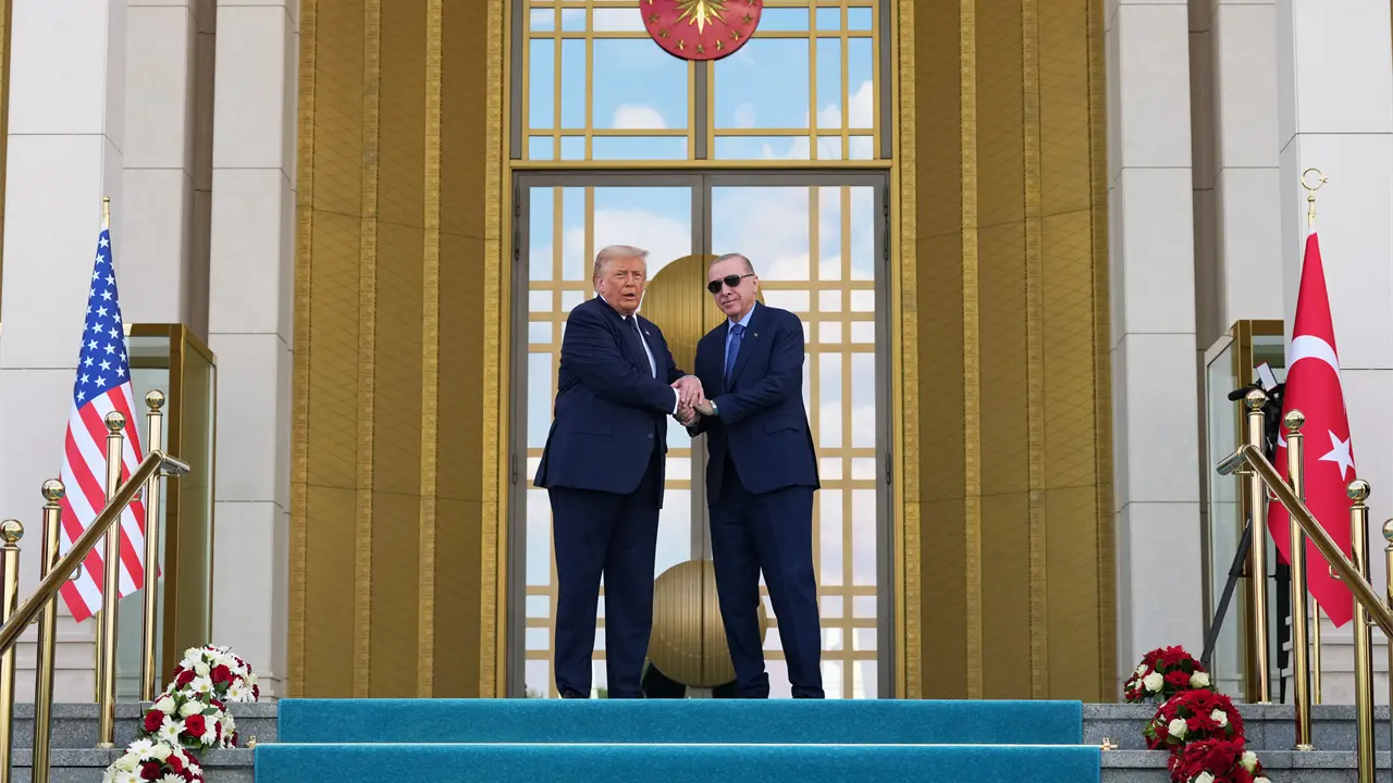 Trump insiste en control de Groenlandia por Estados Unidos en Ankara