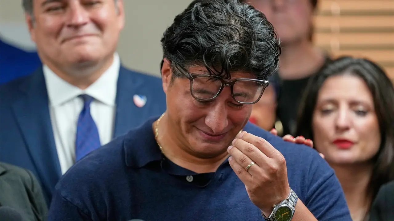 Hijo de mexicano muerto a tiros por el ICE en Houston exige investigación independiente