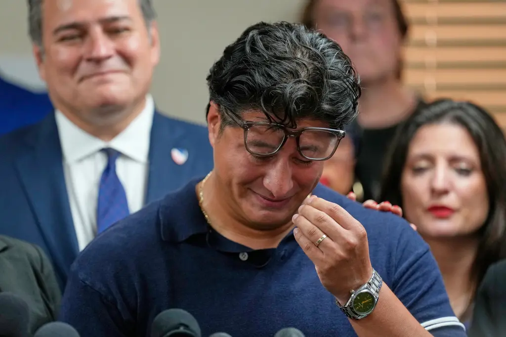 México anuncia denuncias penales en EEUU por la muerte de migrantes en custodia o en redadas de ICE
