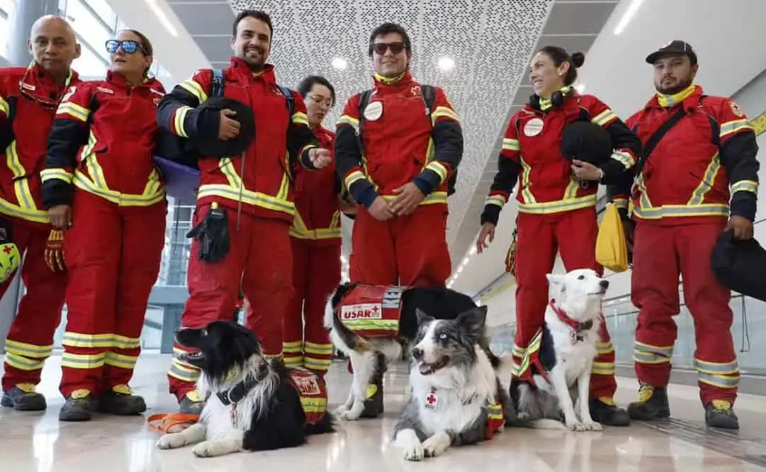 Ceremonia en CDMX para equipo de rescate en Venezuela