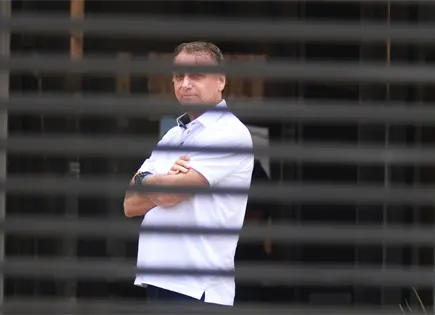 Policía federal registra casa de Jair Bolsonaro: no hallan armas Policía federal registra casa de Jair Bolsonaro: no hallan armas