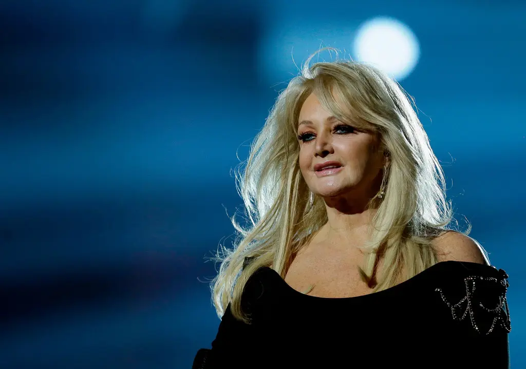Catherine Zeta-Jones, Rod Stewart, Bryan Adams y más lamentan la muerte de Bonnie Tyler