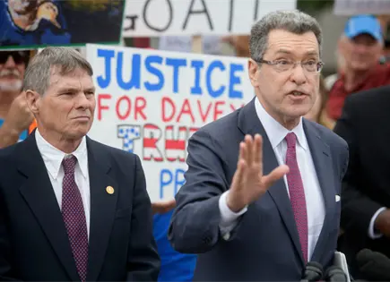 David Hearn se declara inocente de da&ntilde;ar Estanque Reflectante en Washington