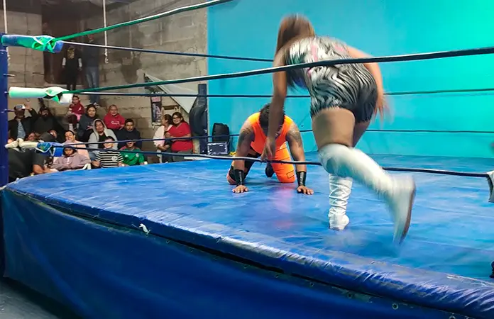 Este sábado, función de lucha libre pro bomberos