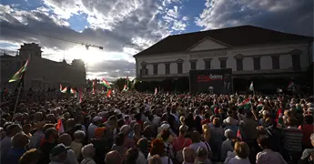 Miles protestan en Budapest contra destituci&oacute;n del presidente Sulyok