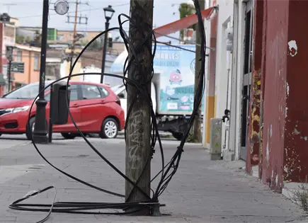 Retiran 50 kilos de cableado en desuso en Centro Histórico Retiran 50 kilos de cableado en desuso en Centro Histórico