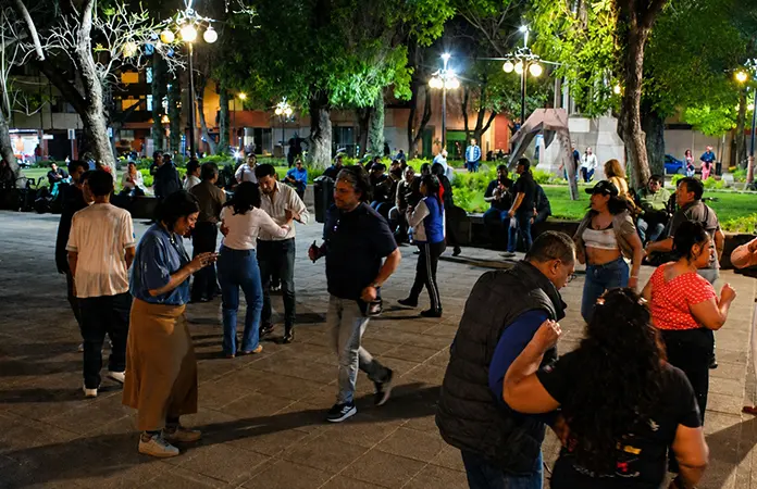 Sonidero en la explanada del Museo Federico Silva