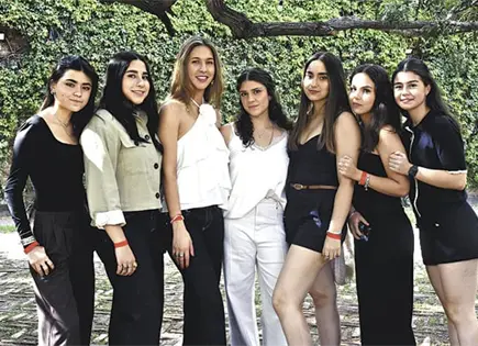 ORGULLOSOS DE FINALIZAR LA PREPA