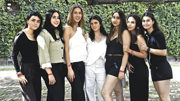 ORGULLOSOS DE FINALIZAR LA PREPA