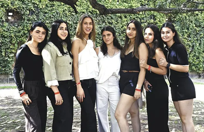 ORGULLOSOS DE FINALIZAR LA PREPA