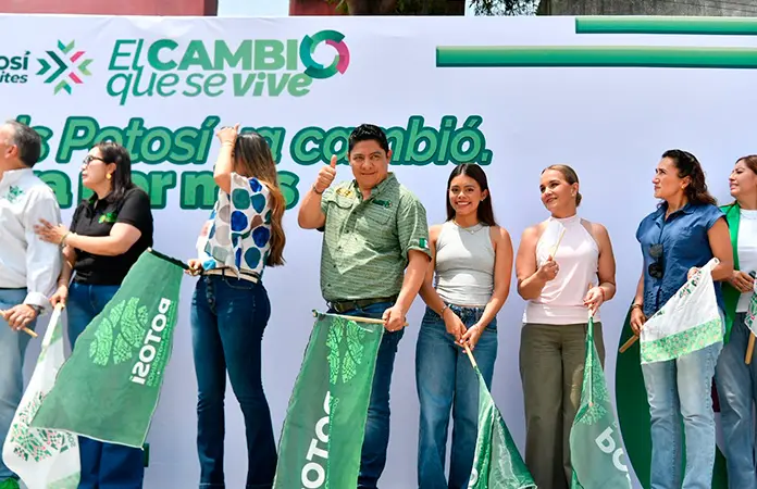R. Gallardo entrega 2 mil luminarias en Cd. Valles