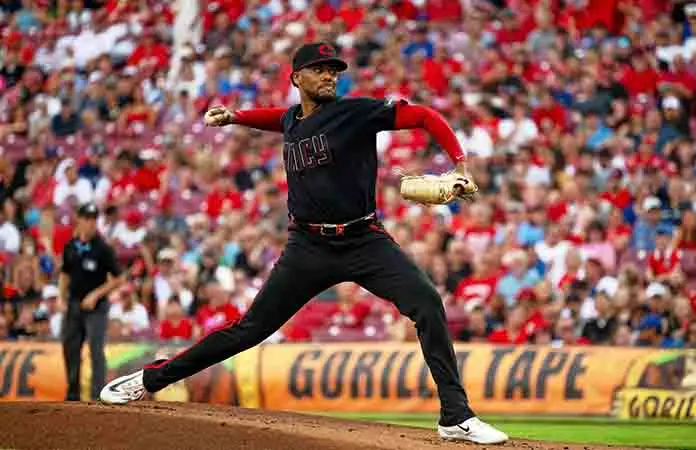 Rojos blanquean a los Cachorros