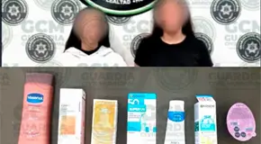 Sorprenden a dos mujeres hurtando en tienda Aurrerá