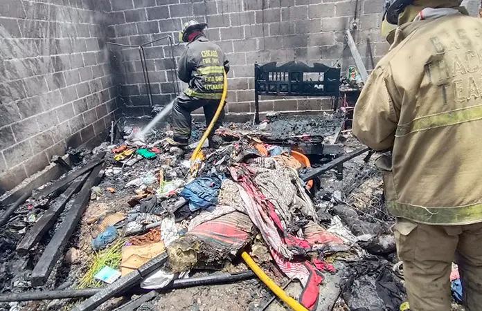 Voraz incendio arrasa con vivienda