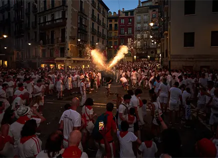 Cornada en rostro a participante durante encierro en Pamplona