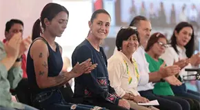 "La 4T lucha por un país soberano"