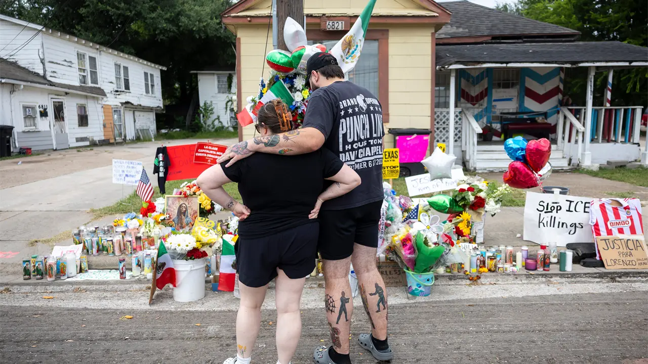 Lloran la muerte de un constructor mexicano baleado por un agente del ICE en Houston