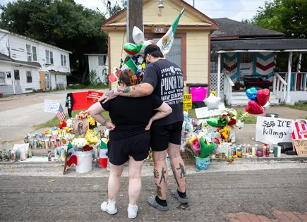 Lloran la muerte de un constructor mexicano baleado por un agente del ICE en Houston