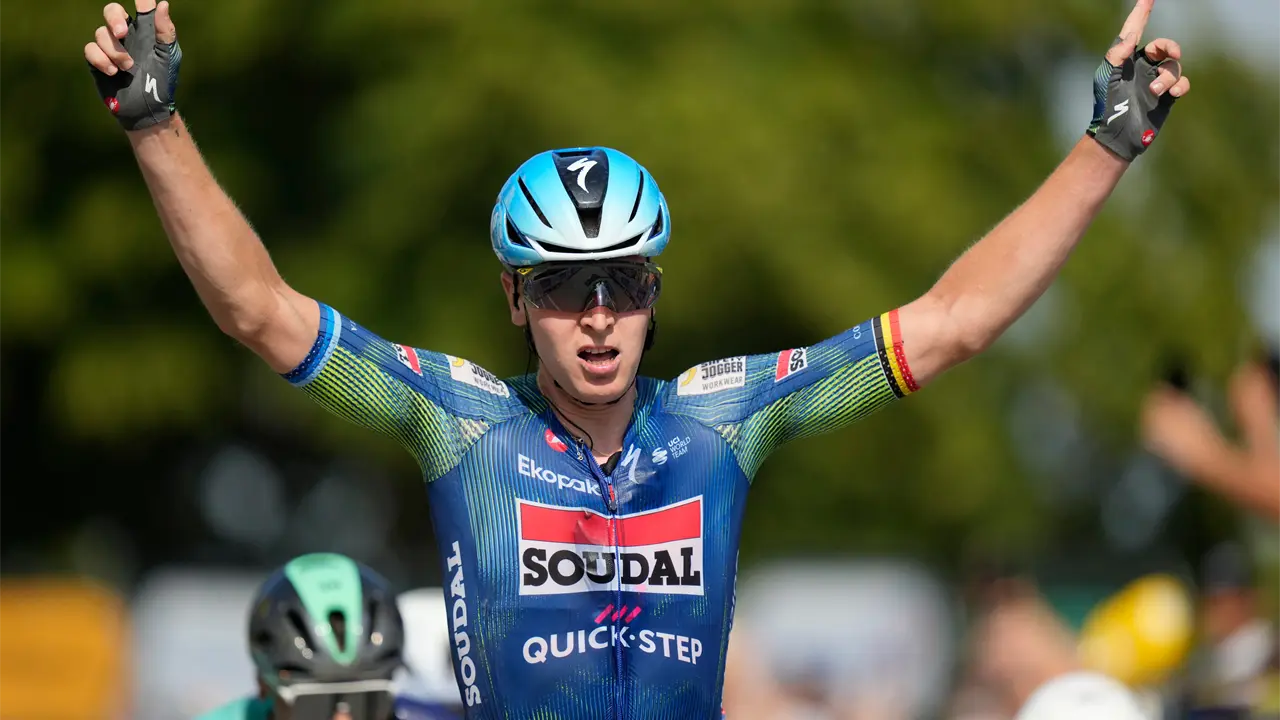 Merlier gana la etapa 8 del Tour mientras el favorito, Pogacar, conserva el maillot amarillo