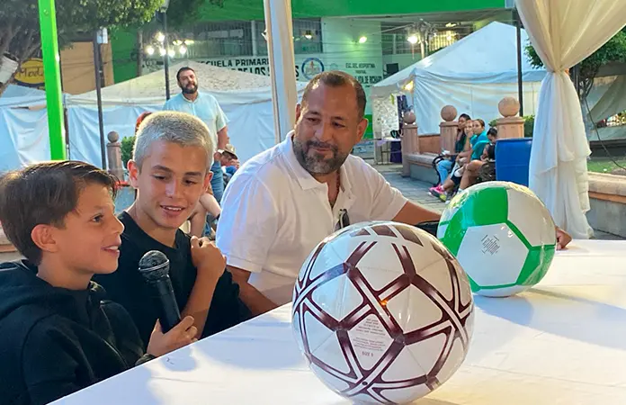 Organizan cuadrangular de futbol con causa