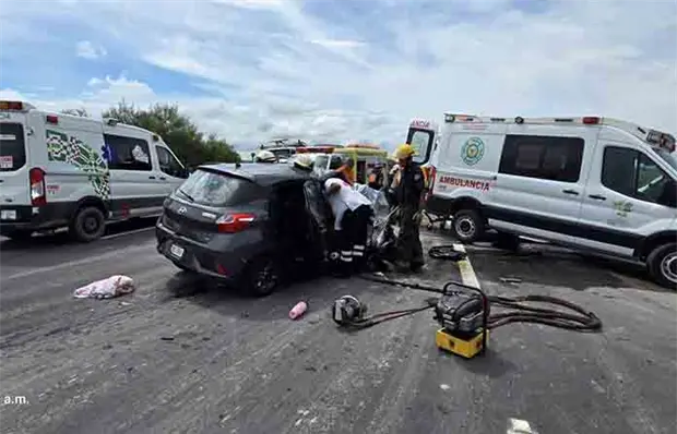 Par de heridos graves, saldo de siniestro carretero