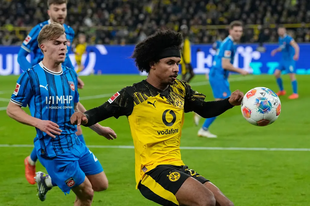 Barcelona acuerda fichar a Karim Adeyemi, confirma Laporta