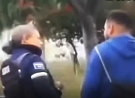 Cesan a policía vial captada recibiendo mordida Cesan a policía vial captada recibiendo mordida