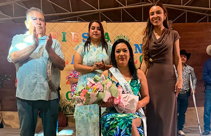 Coronan a la reina paisana distinguida