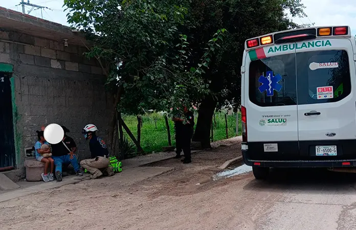 Derrapa motociclista; 3 personas lesionadas