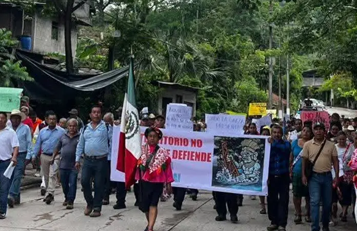 Desconfían grupos étnicos de Pemex