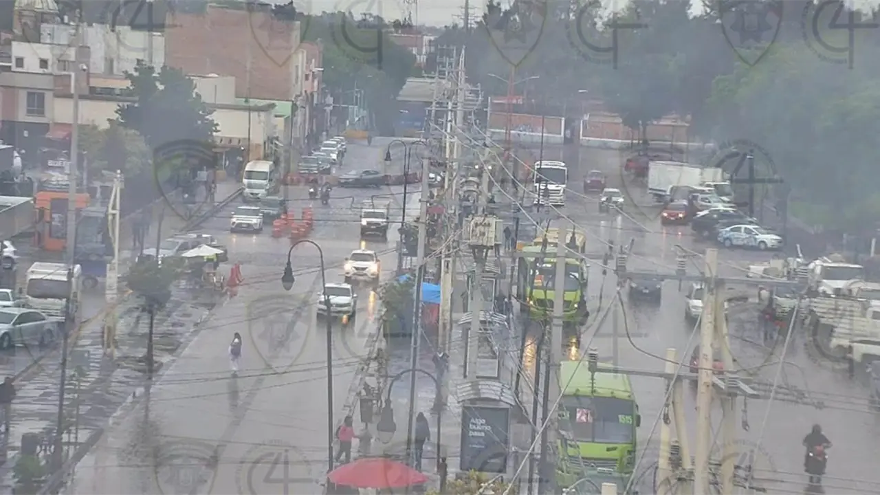 Lluvias ligeras dejan pavimento mojado en la capital
