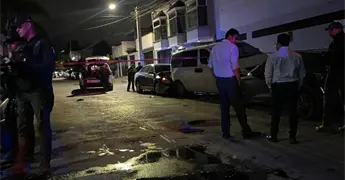 Matan a un hombre dentro de su veh&iacute;culo