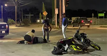 Motociclista resulta lesionado tras choque cerca de Fenapo